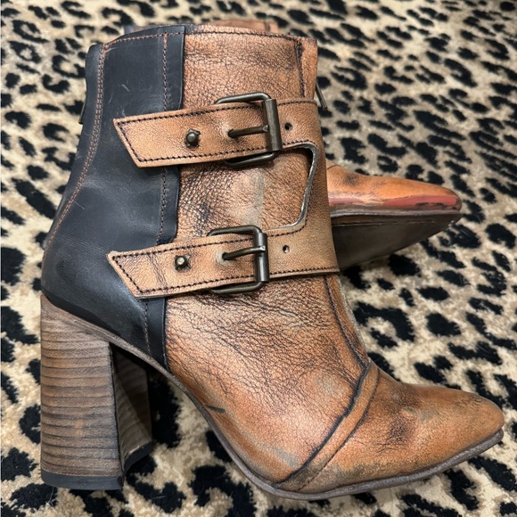 Free Bird “Joey” bronze pointy toe ankle boots Size 10 - Picture 2 of 9